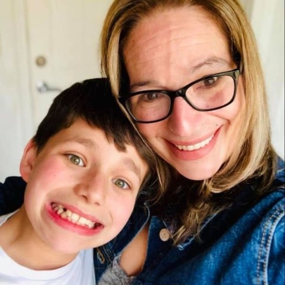 Meet your Posher, Nicole - Picture 1 of 1